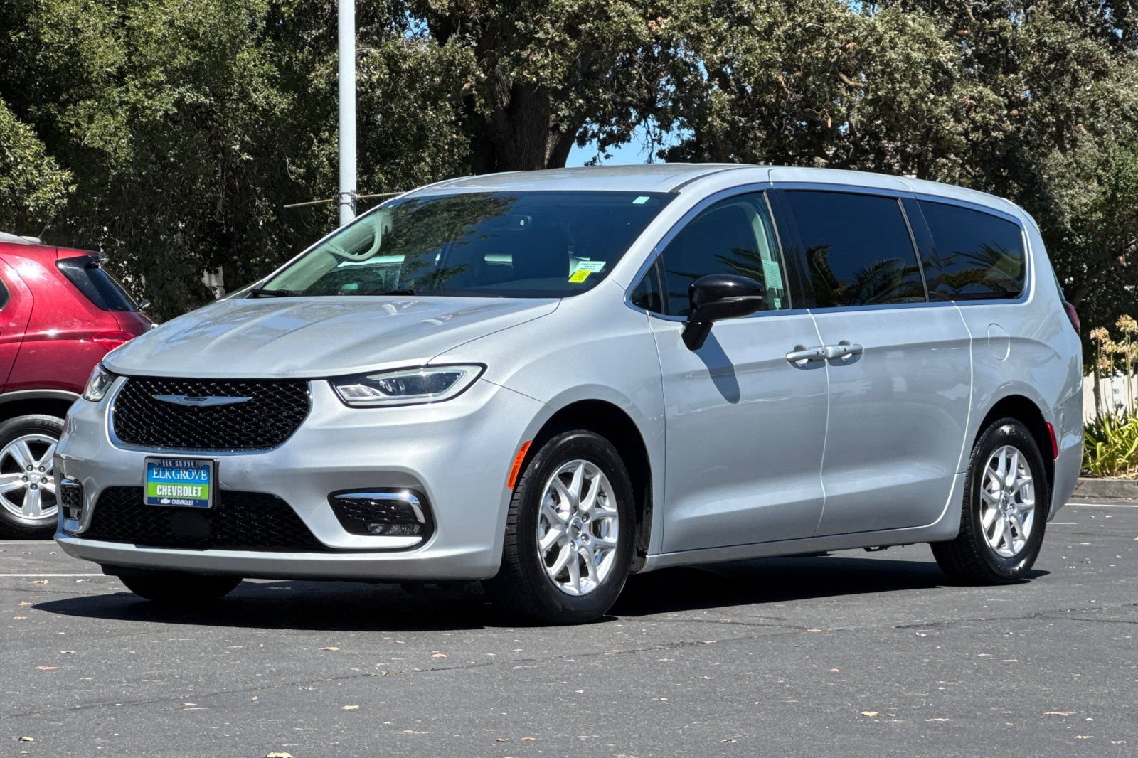 Used 2024 Chrysler Pacifica Touring-L FWD image 7