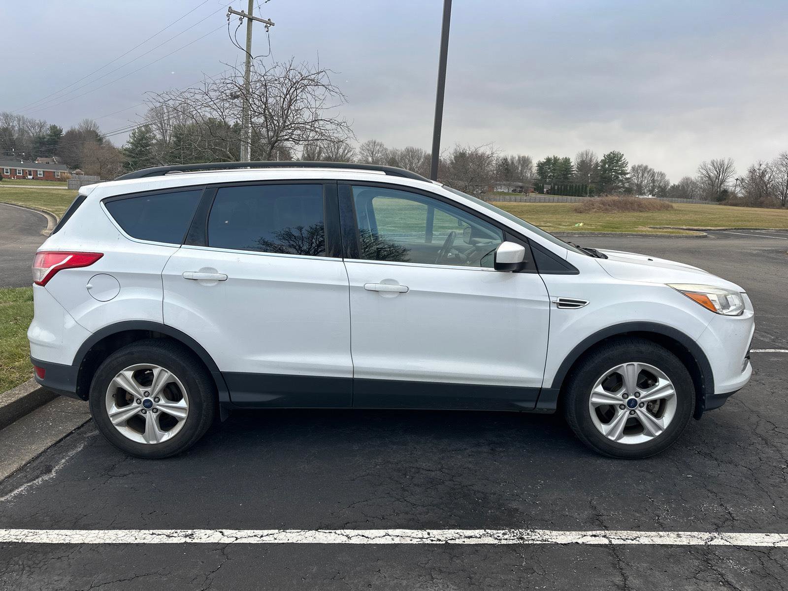 Used 2016 Ford Escape SE w/ Equipment Group 201A image 9