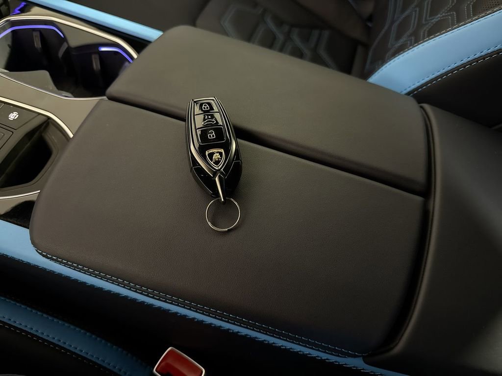 Used 2025 Lamborghini Urus SE image 52