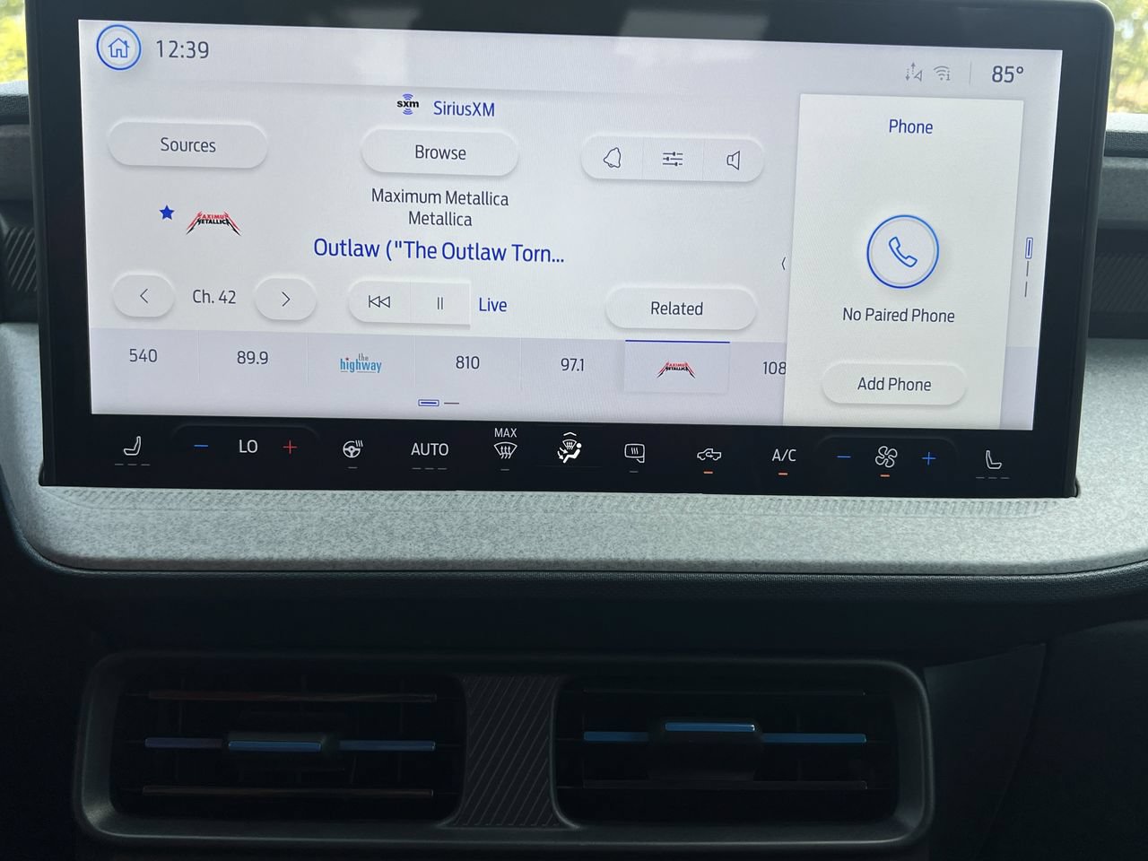 New 2025 Ford Maverick XLT w/ XLT Luxury Package FWD image 4