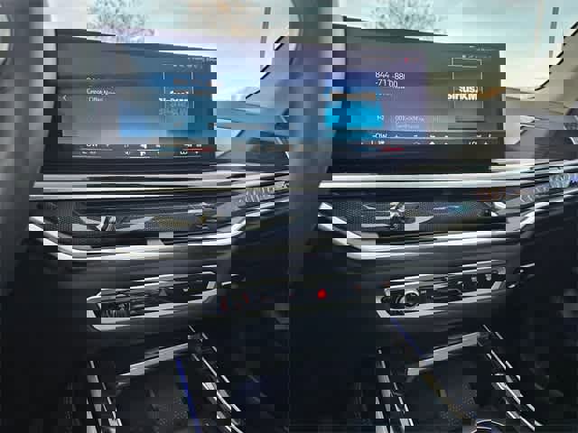 Used 2024 BMW X7 xDrive40i image 29