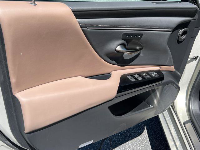 Certified 2023 Lexus ES 350 w/ Premium Package FWD image 10