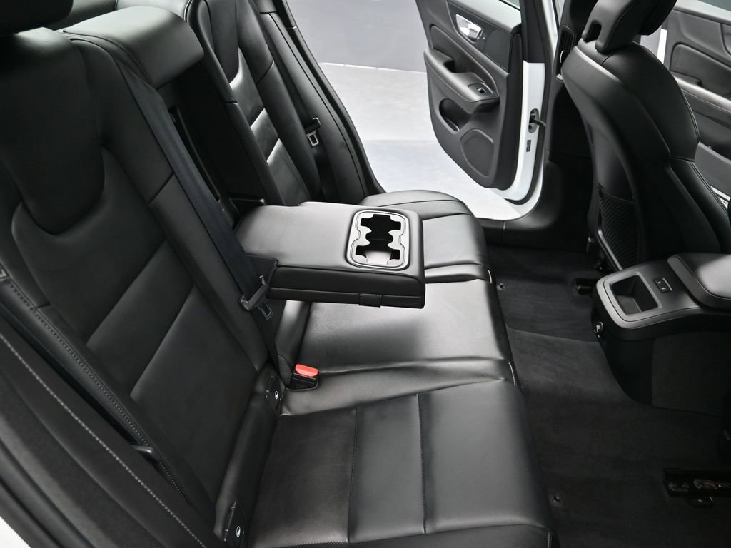 Used 2020 Volvo S60 T6 Momentum w/ Protection Package Premier image 17