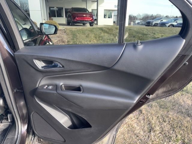 Used 2020 Chevrolet Equinox LT w/ Driver Convenience Package image 25