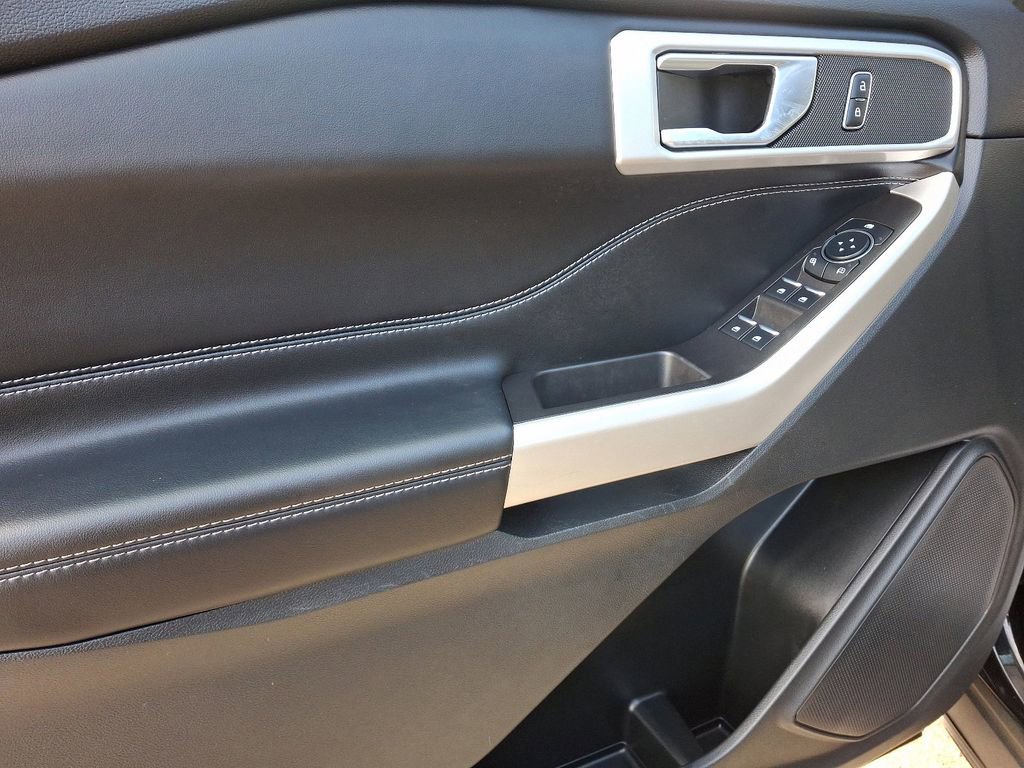 Used 2023 Ford Explorer XLT image 14