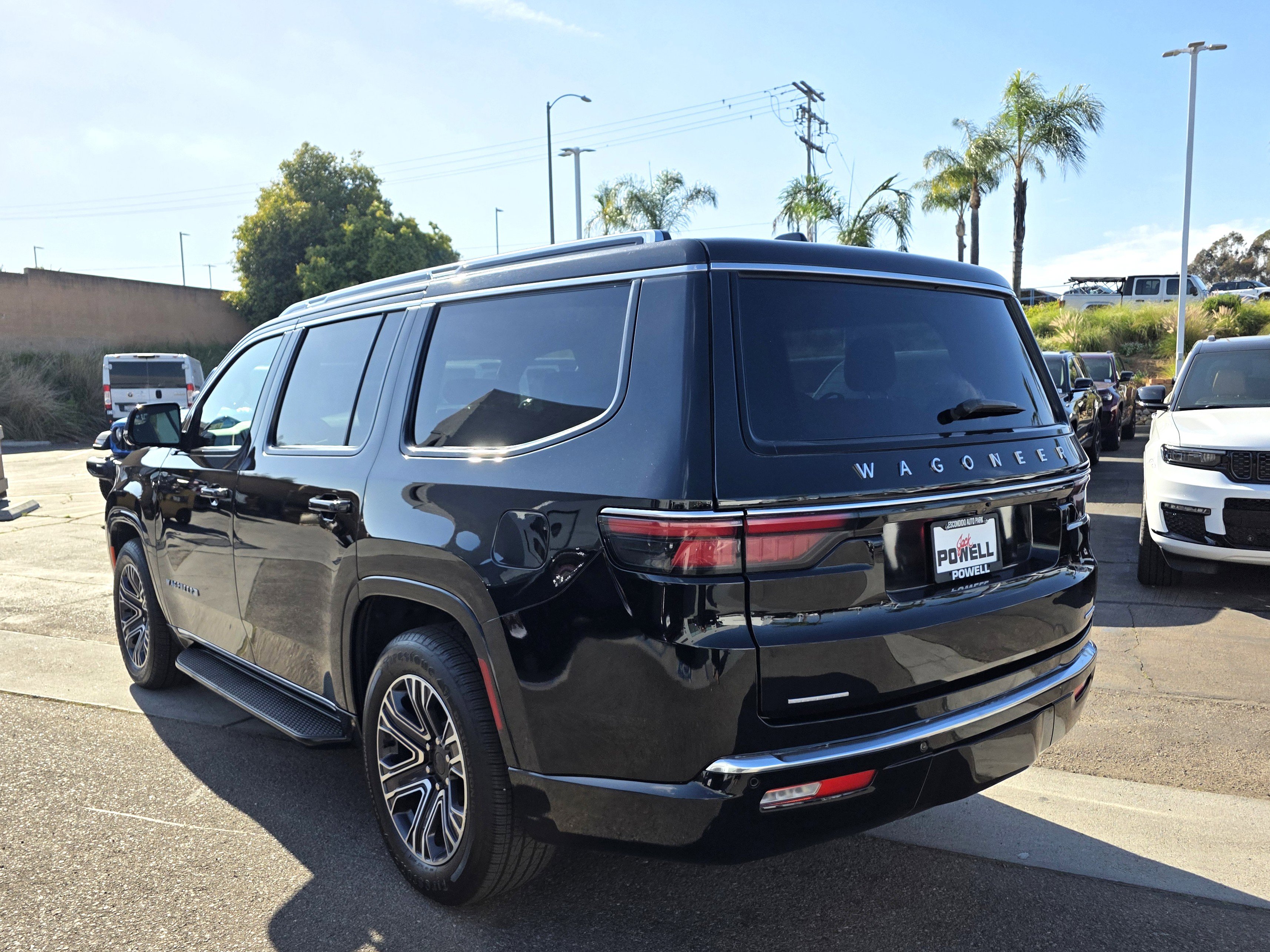 Certified 2023 Jeep Wagoneer Series II AWD/4WD image 3