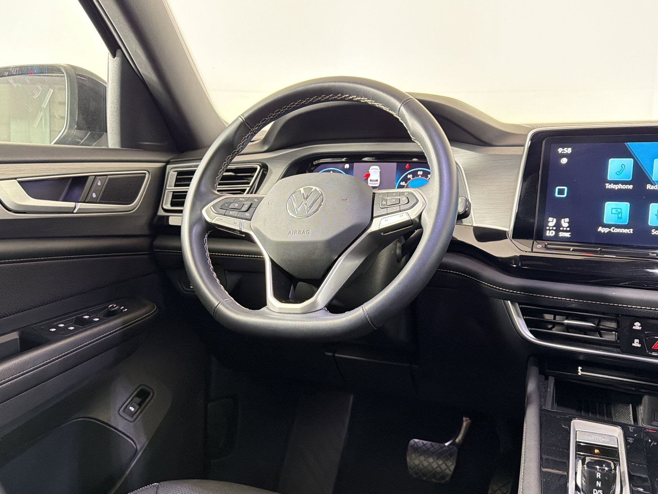 Used 2025 Volkswagen Atlas Cross Sport SE image 25