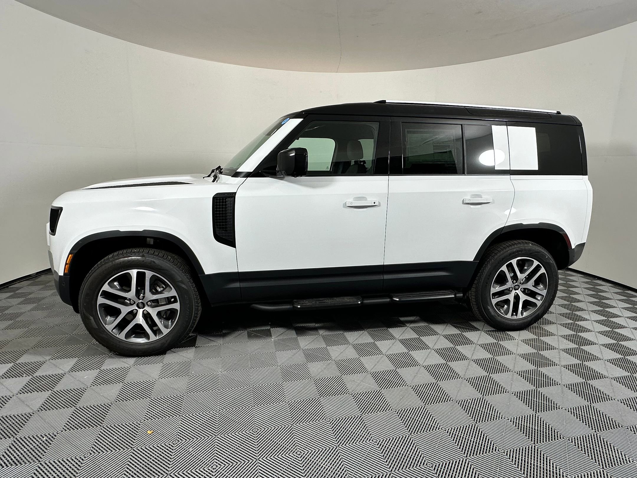 New 2025 Land Rover Defender 110 S image 2