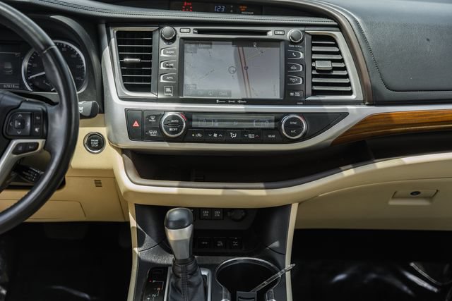 Used 2019 Toyota Highlander Limited Platinum AWD/4WD image 22