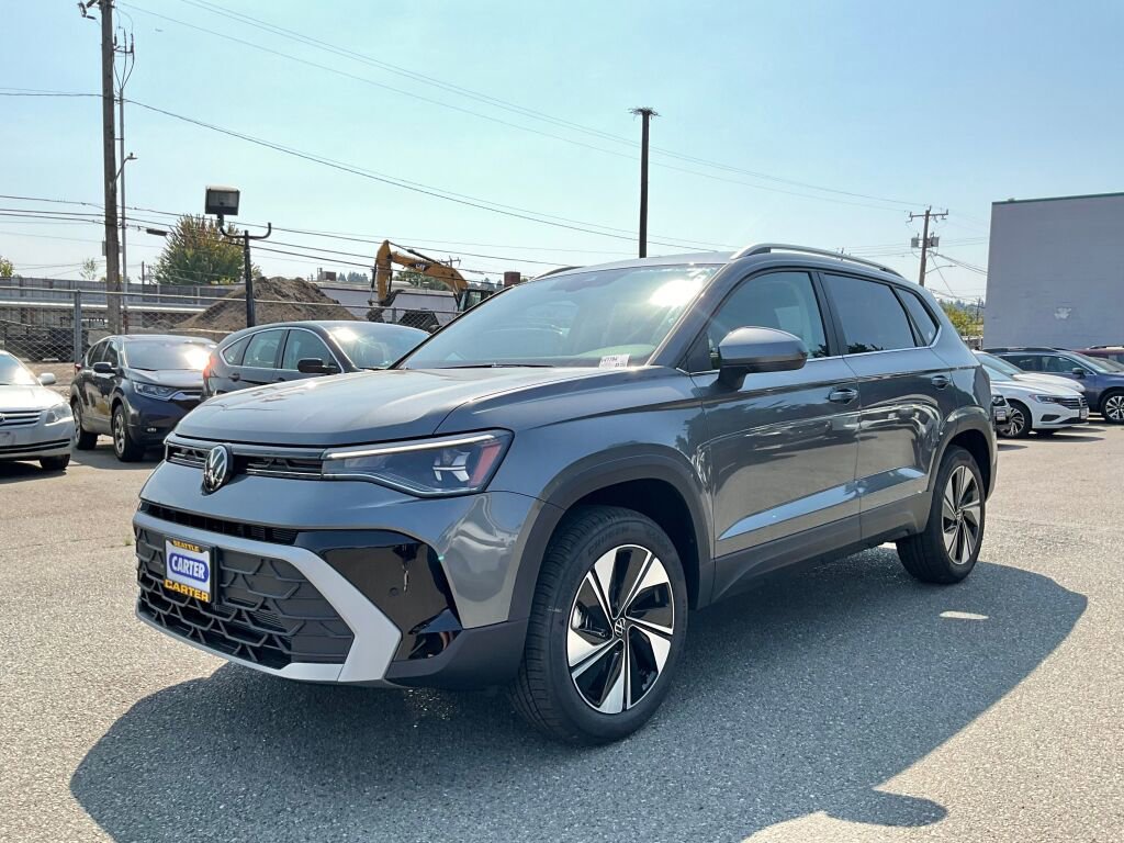 New 2025 Volkswagen Taos SE image 3