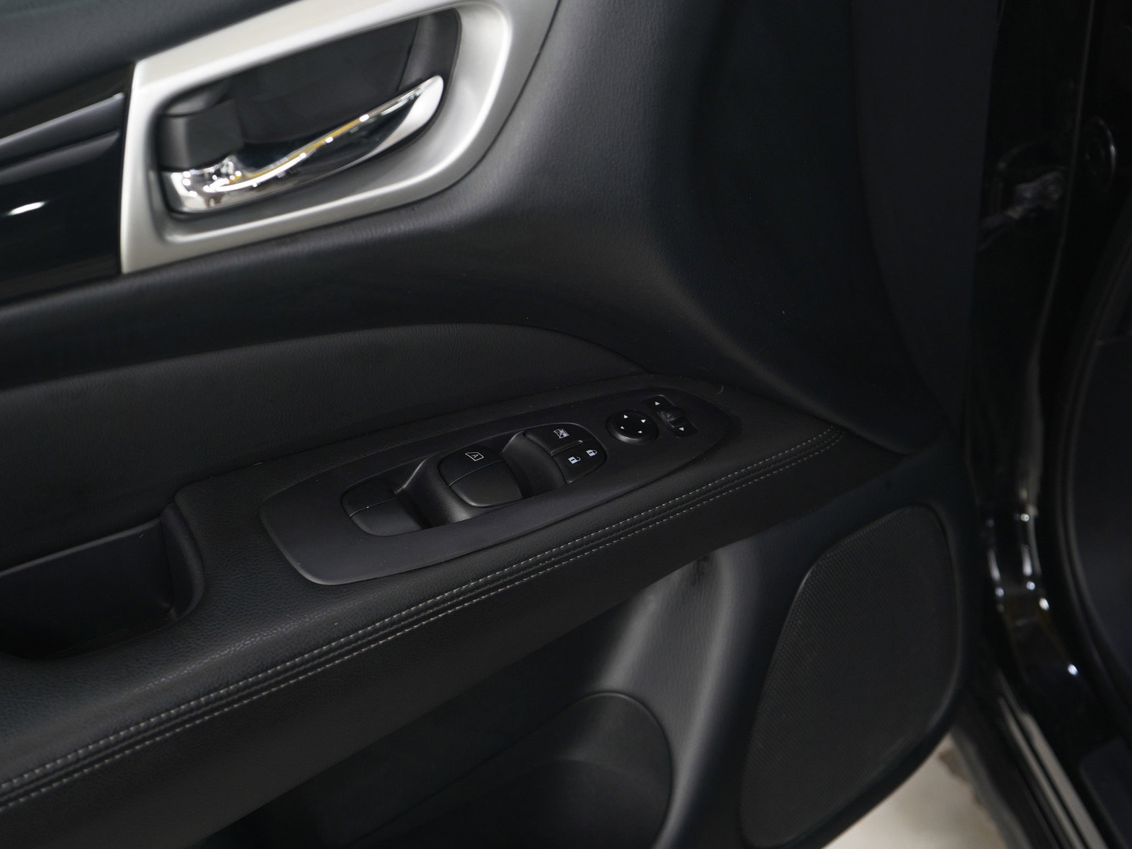 Used 2019 Nissan Pathfinder S image 20