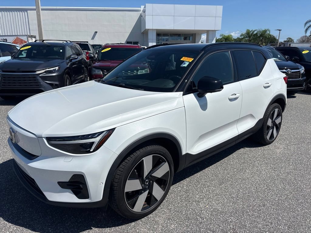 Used 2023 Volvo XC40 Recharge Ultimate AWD/4WD image 3