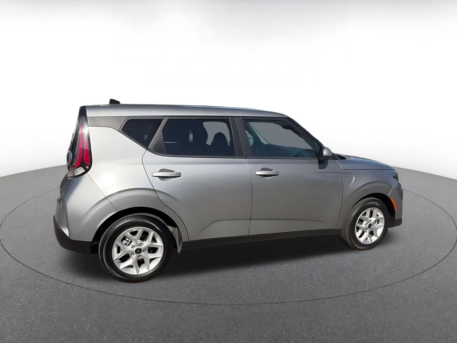 Used 2025 Kia Soul LX w/ LX Technology Package FWD image 13