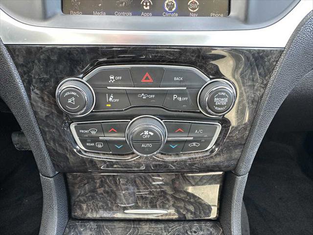 Used 2015 Chrysler 300 C w/ Light Group image 29