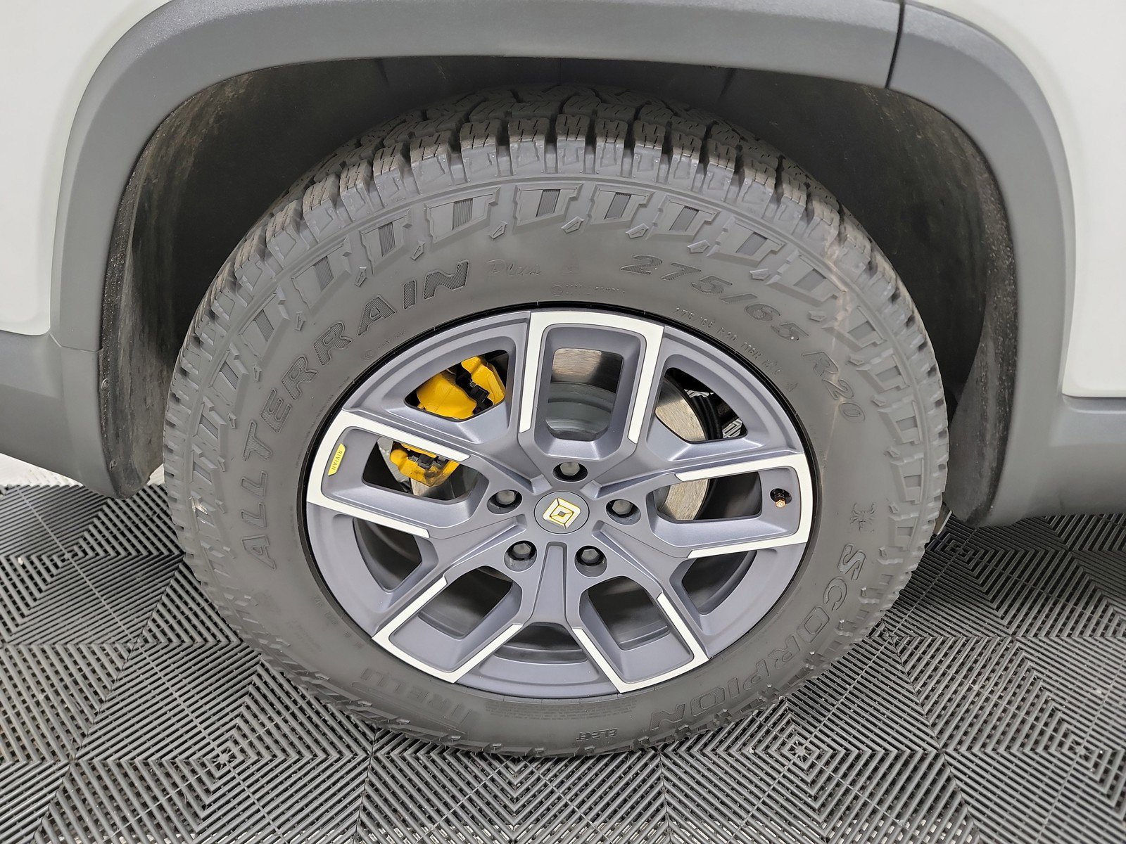 Used 2024 Rivian R1S Adventure image 12