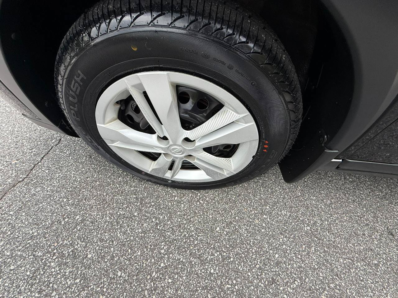 Used 2018 Nissan Kicks S FWD image 28