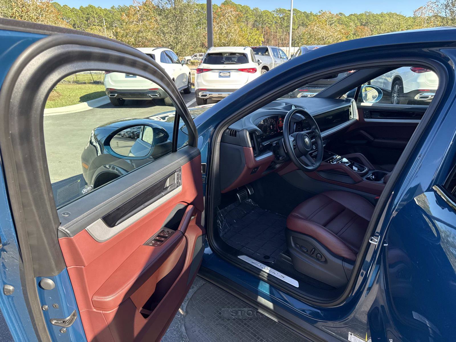 Used 2024 Porsche Cayenne S image 18