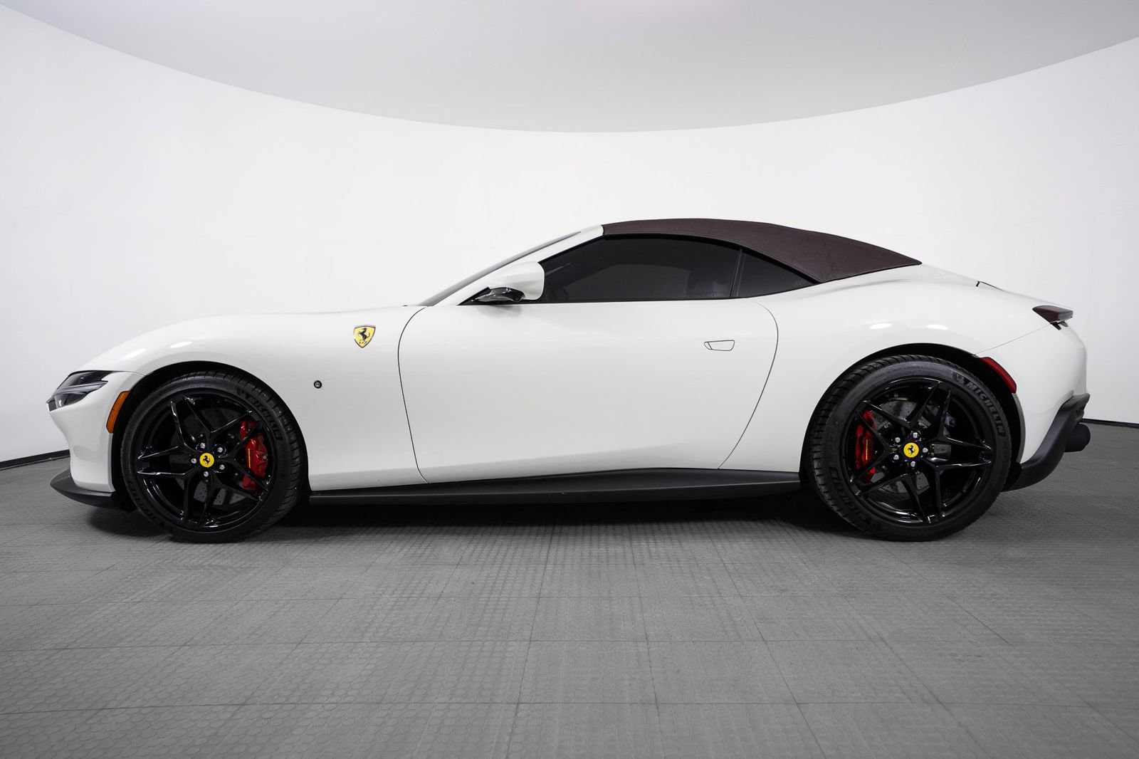 Certified 2025 Ferrari Roma Spider RWD image 49