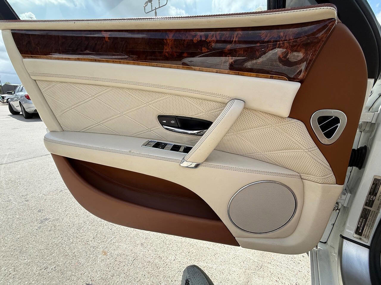 Used 2015 Bentley Flying Spur W12 image 34