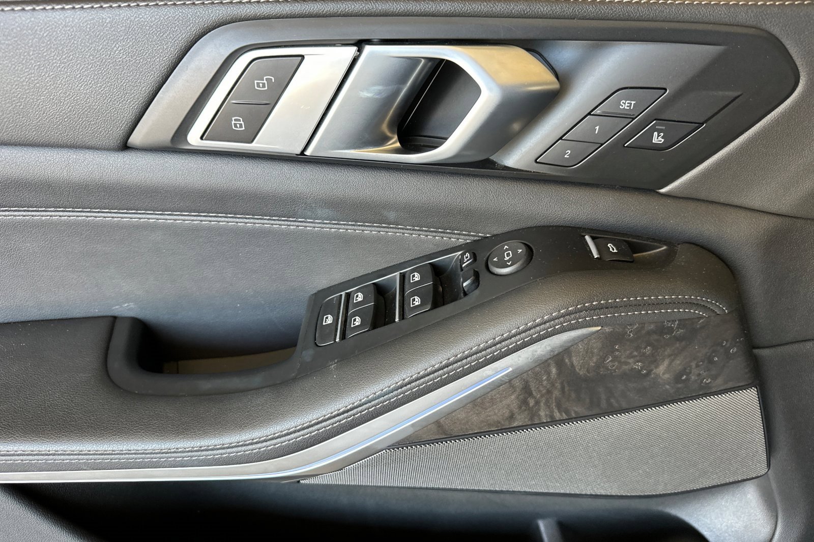 Used 2024 BMW X5 xDrive40i w/ Premium Package image 11