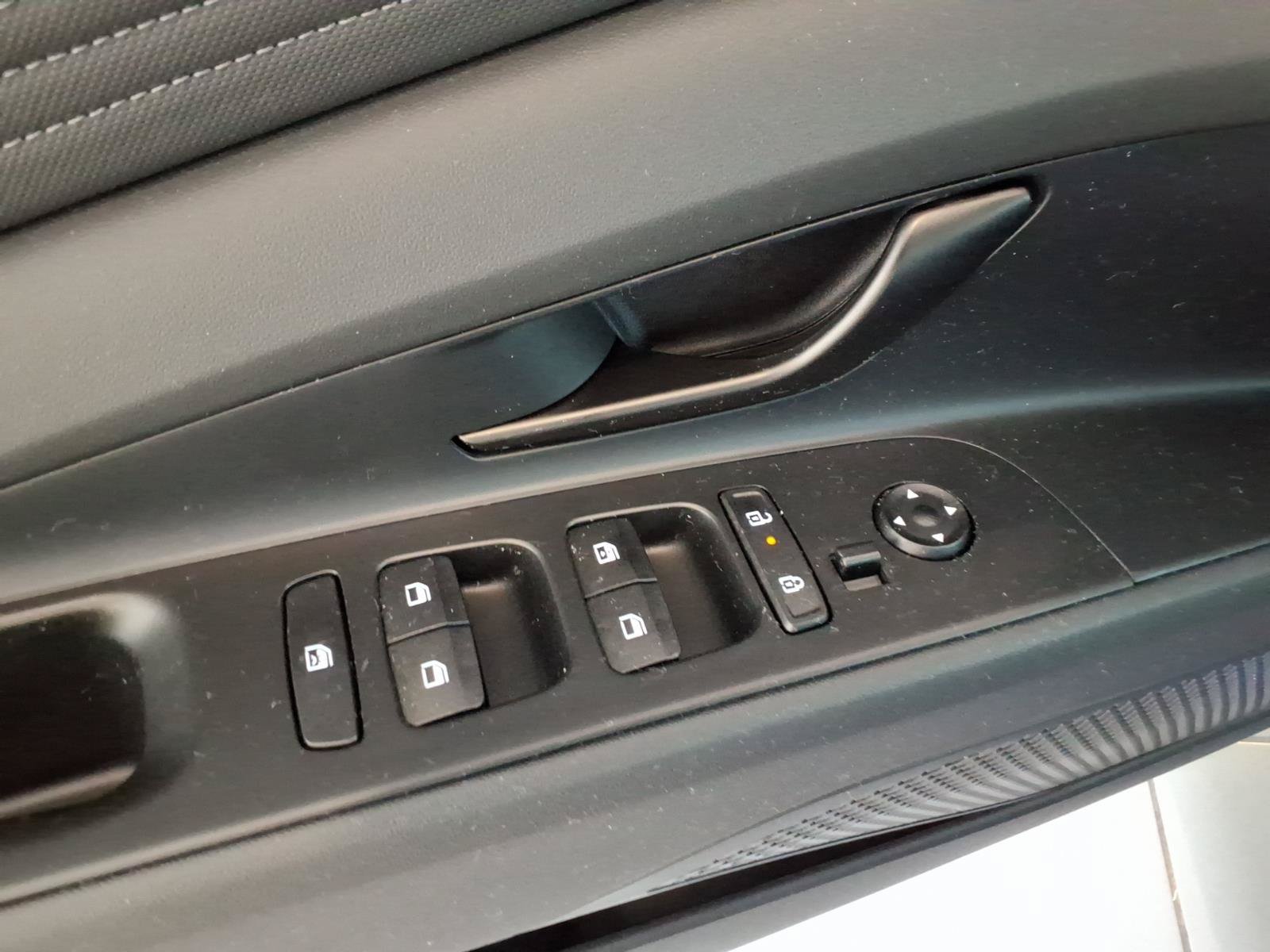 Certified 2025 Hyundai Elantra Sport FWD image 21