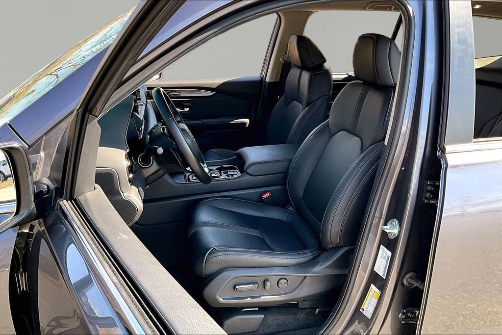 Used 2025 Honda Pilot EX-L image 17