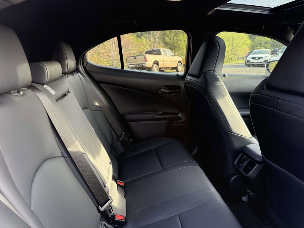 Used 2022 Lexus UX 250h w/ Premium Package image 15