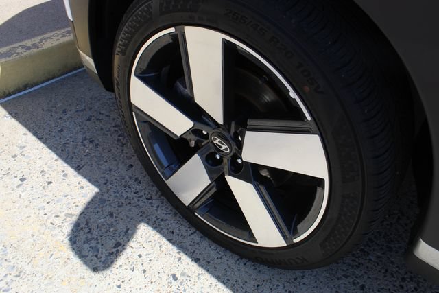 Used 2025 Hyundai Santa Fe Limited AWD/4WD image 3