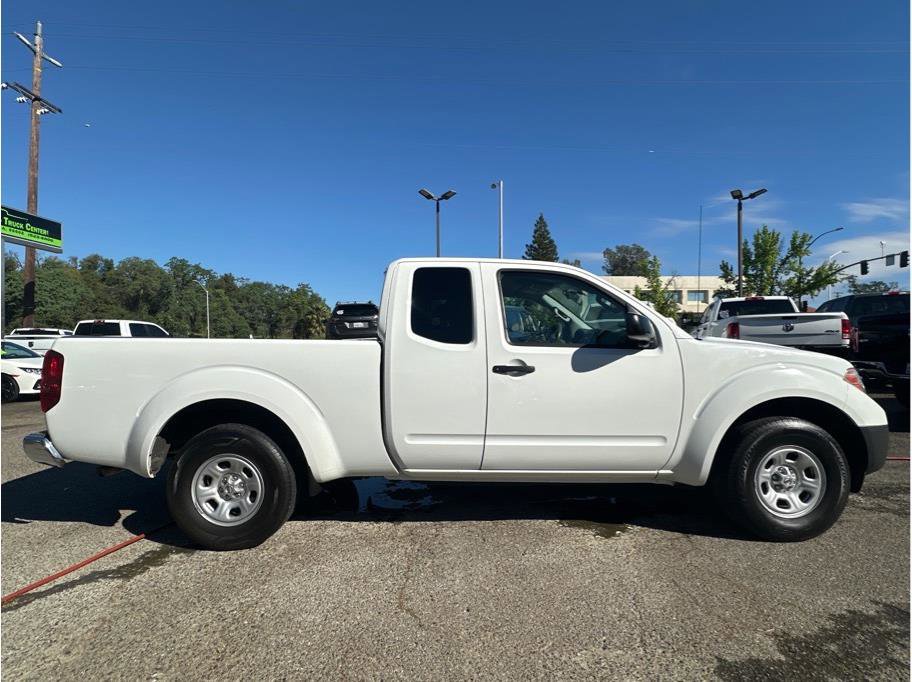 Used 2016 Nissan Frontier S image 9