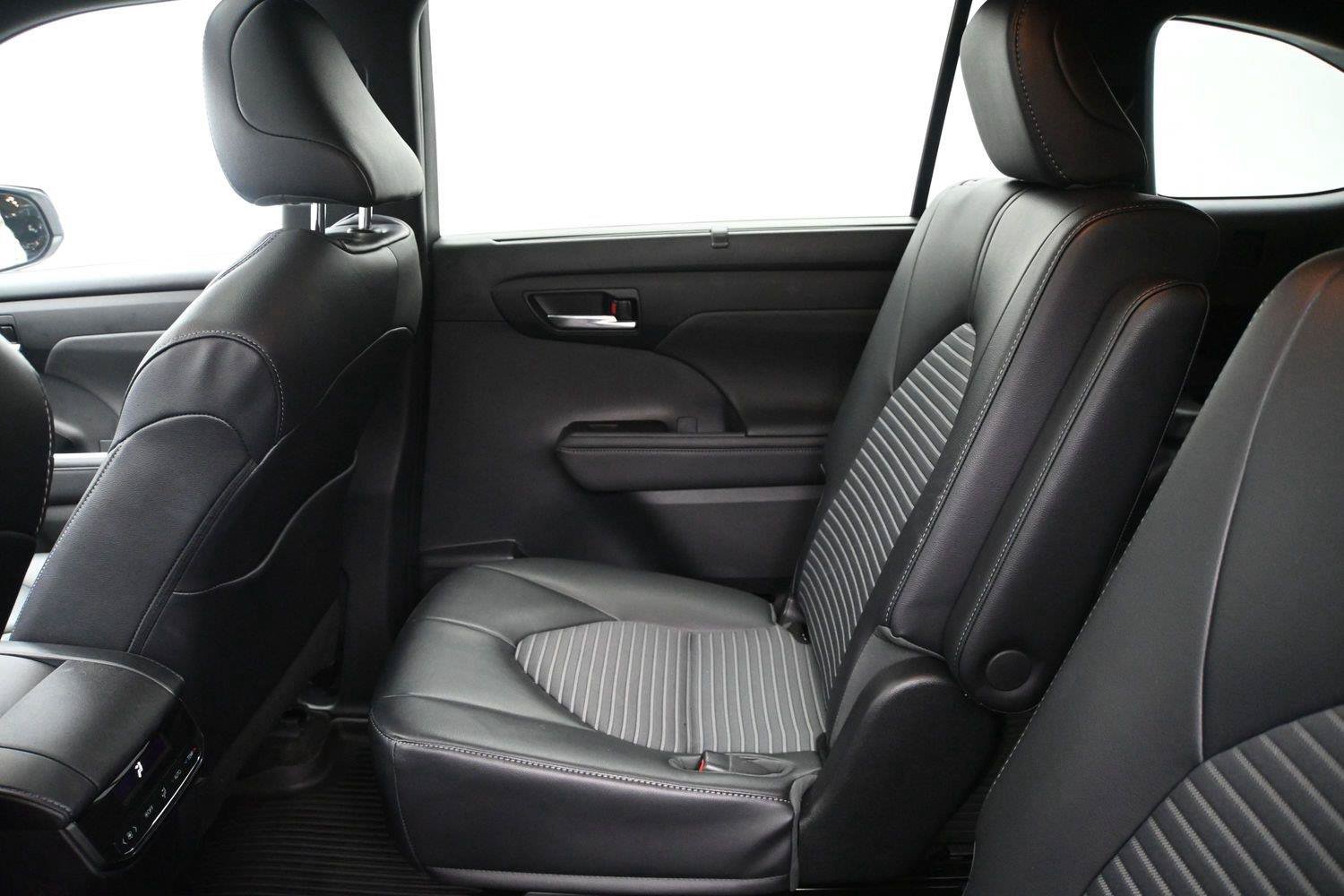 Used 2023 Toyota Highlander XSE AWD/4WD image 12