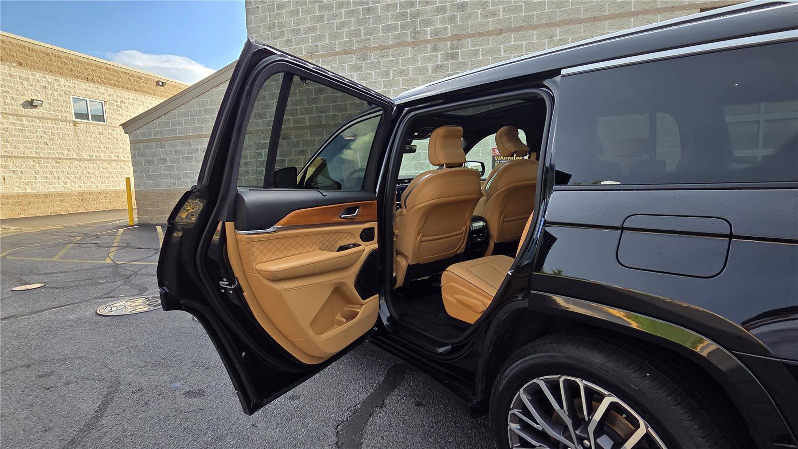Used 2022 Jeep Grand Cherokee L Summit AWD/4WD image 27