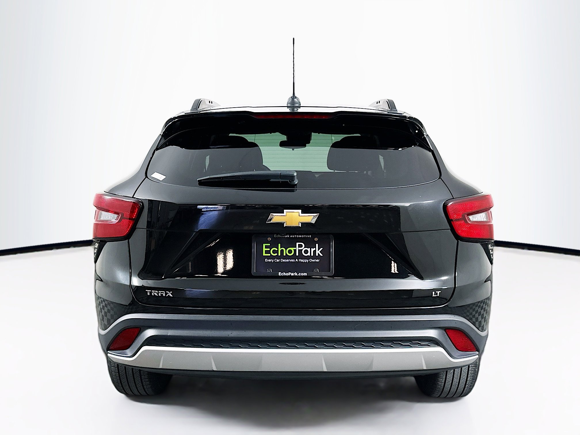 Used 2025 Chevrolet Trax LT FWD image 7