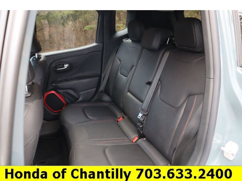 Used 2016 Jeep Renegade Trailhawk w/ Premium Trailhawk Package image 23