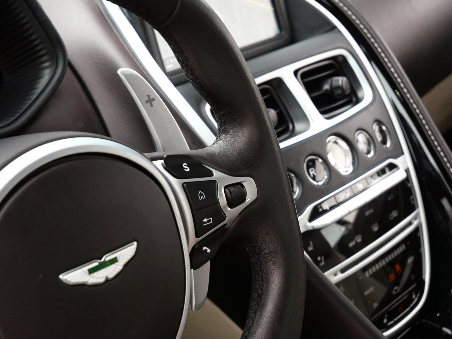 Used 2023 Aston Martin DB11 Coupe image 6