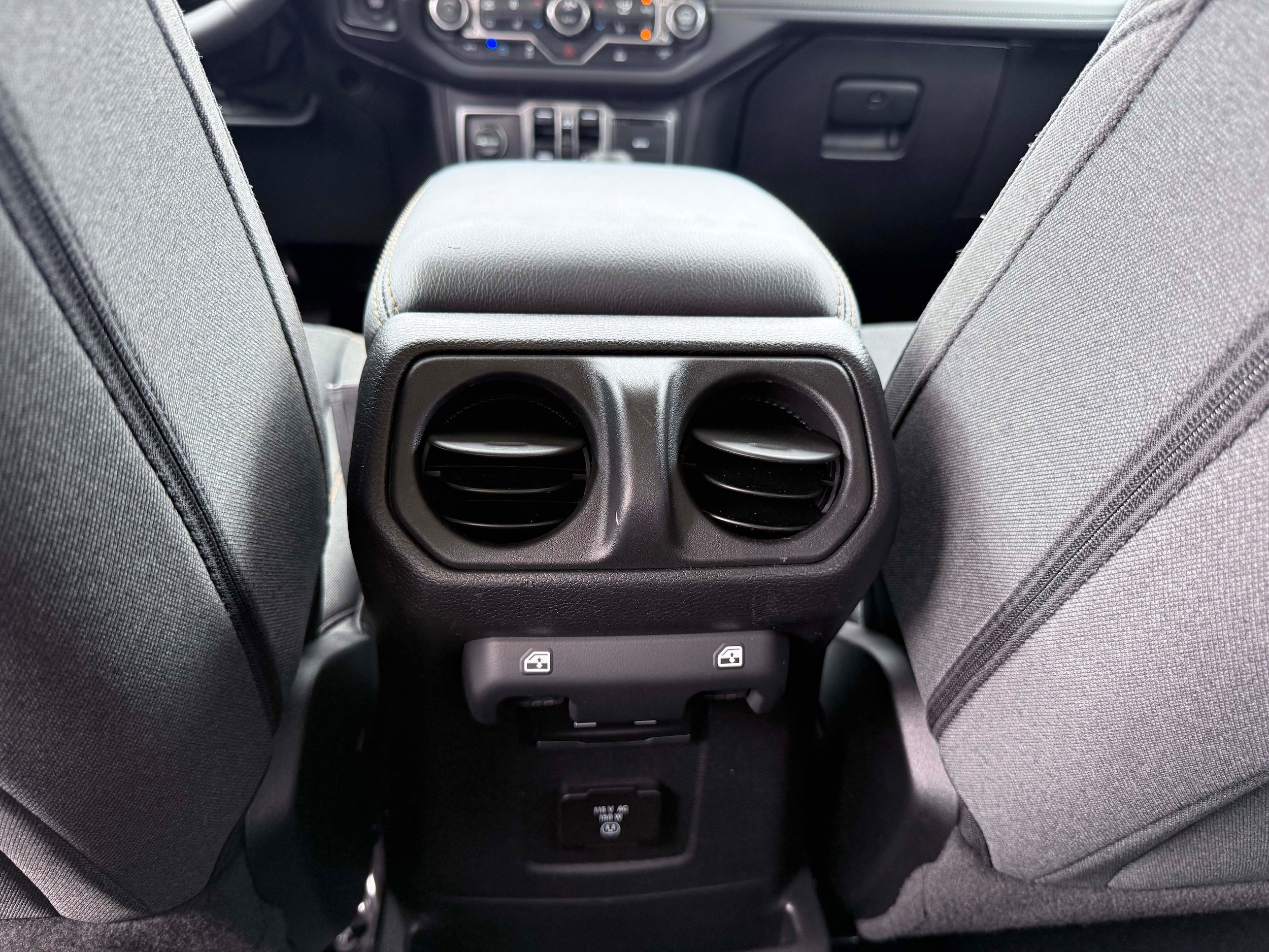 Used 2025 Jeep Wrangler Unlimited Sahara AWD/4WD image 16