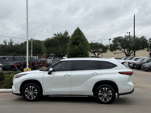 Used 2023 Toyota Highlander XLE FWD image 4