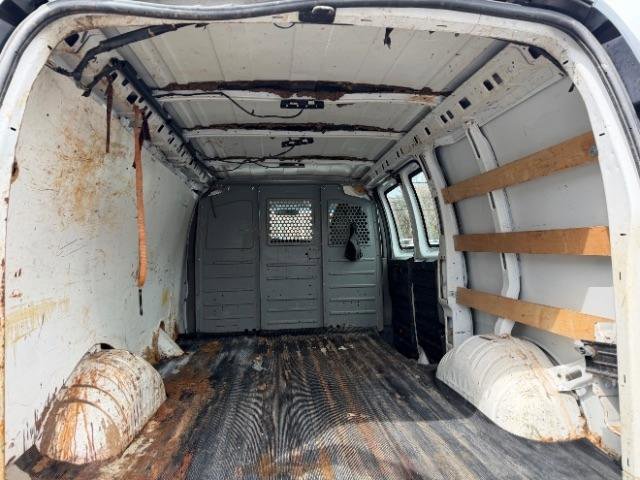 Used 2015 GMC Savana 2500 RWD image 23