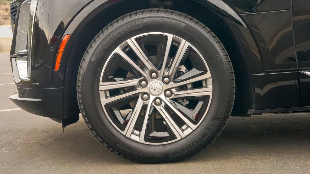 Certified 2025 Cadillac Lyriq Luxury image 9