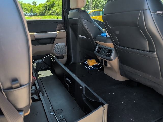Used 2024 Ford F350 Lariat w/ Lariat Ultimate Package AWD/4WD image 12