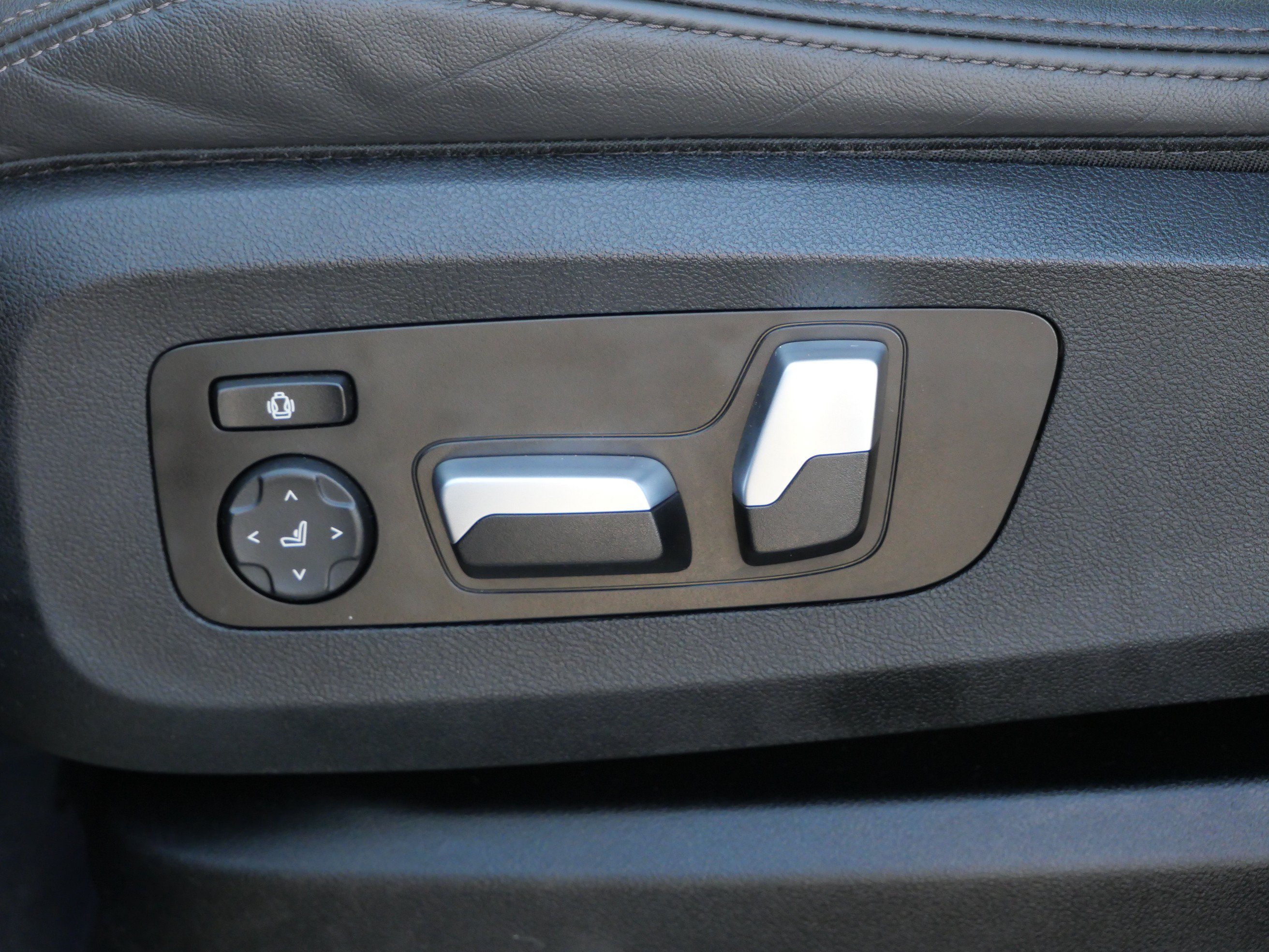 Used 2023 BMW X5 xDrive40i AWD/4WD image 14