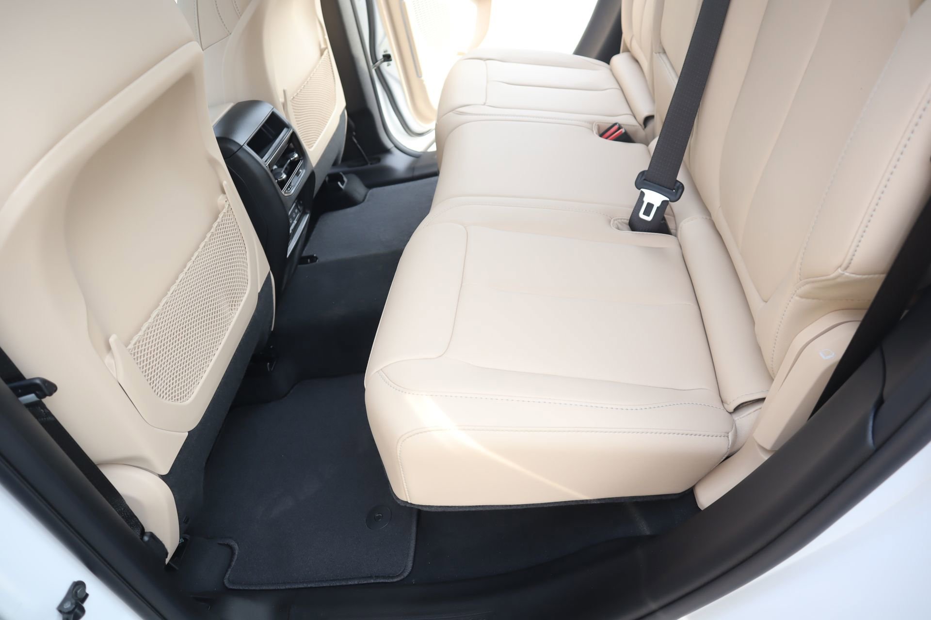 New 2026 Jeep Grand Cherokee Limited AWD/4WD image 13