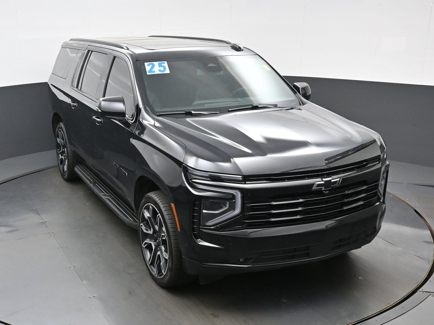 Used 2025 Chevrolet Suburban RST w/ RST Capability Package AWD/4WD image 46