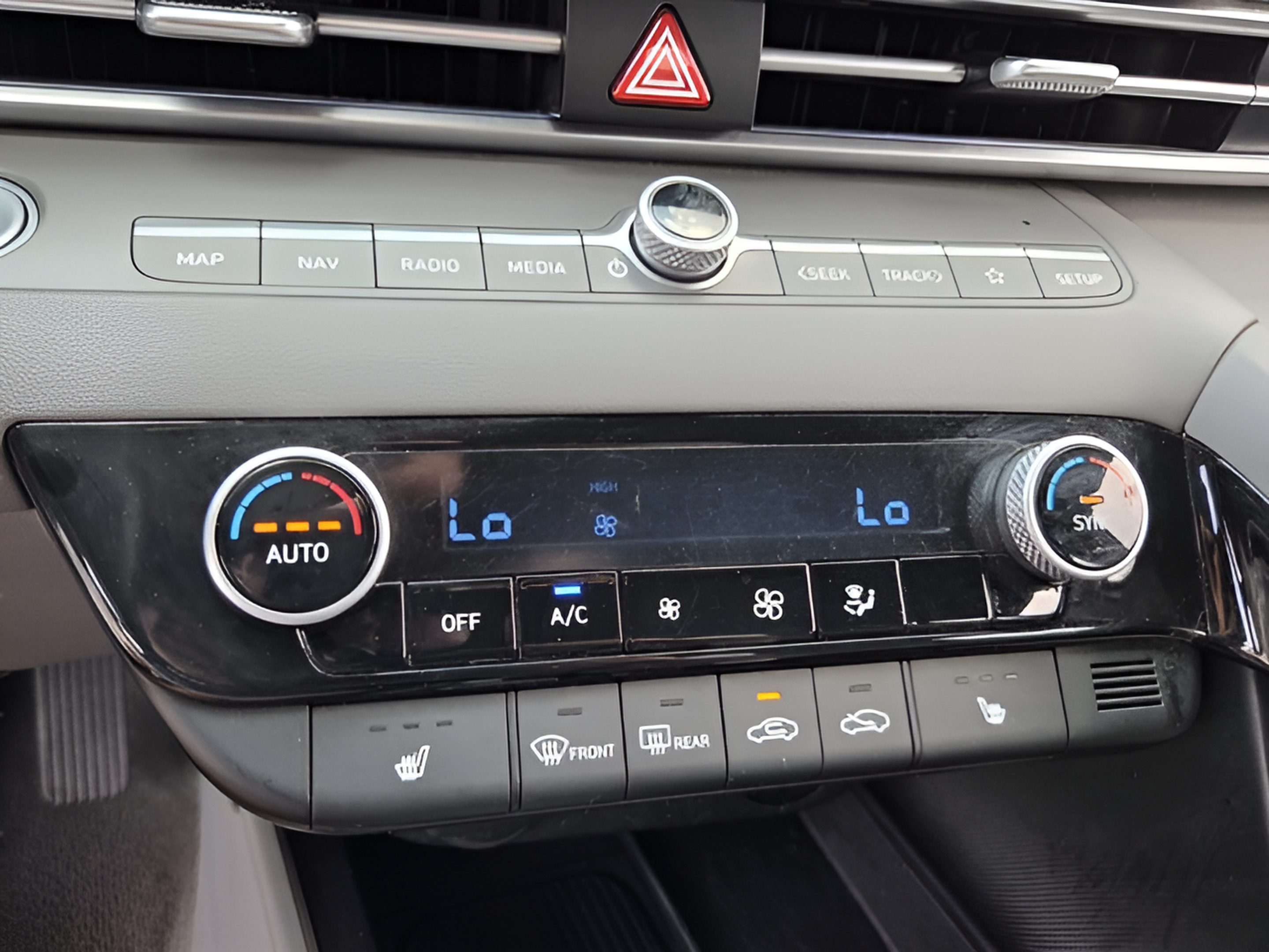 Used 2025 Hyundai Elantra SEL FWD image 21