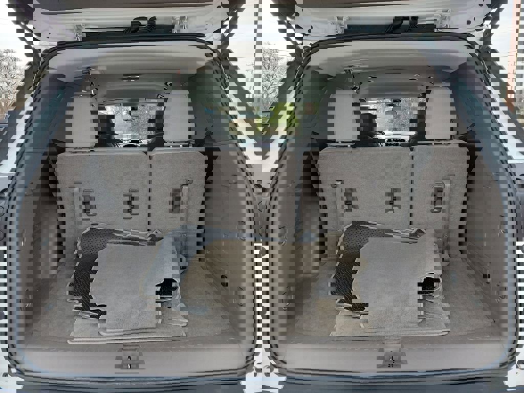 Certified 2020 Chevrolet Traverse LT w/ Driver Confidence II Package image 8