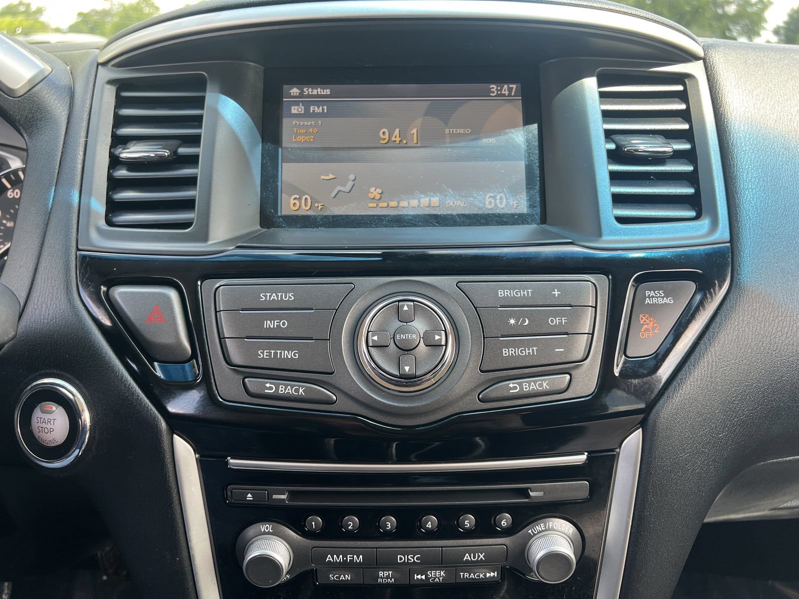 Used 2016 Nissan Pathfinder SV FWD image 4