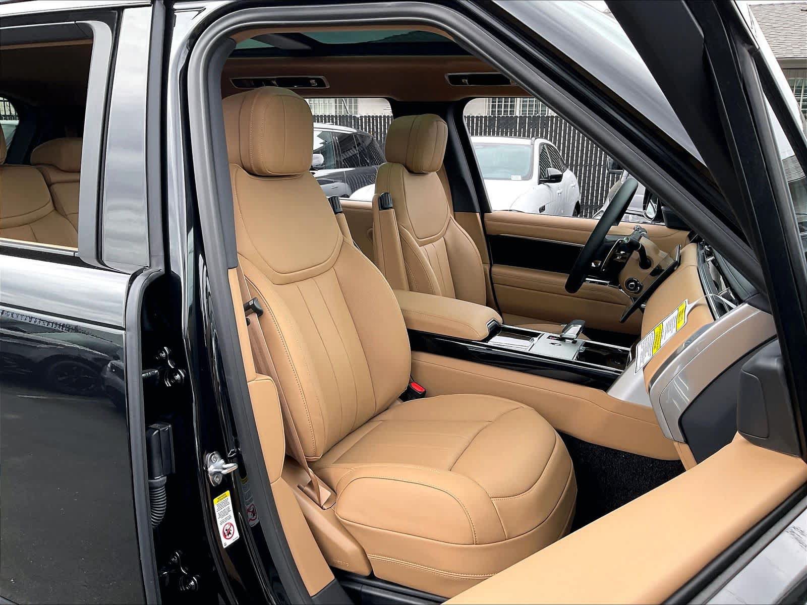 New 2026 Land Rover Range Rover Long Wheelbase SE AWD/4WD image 31