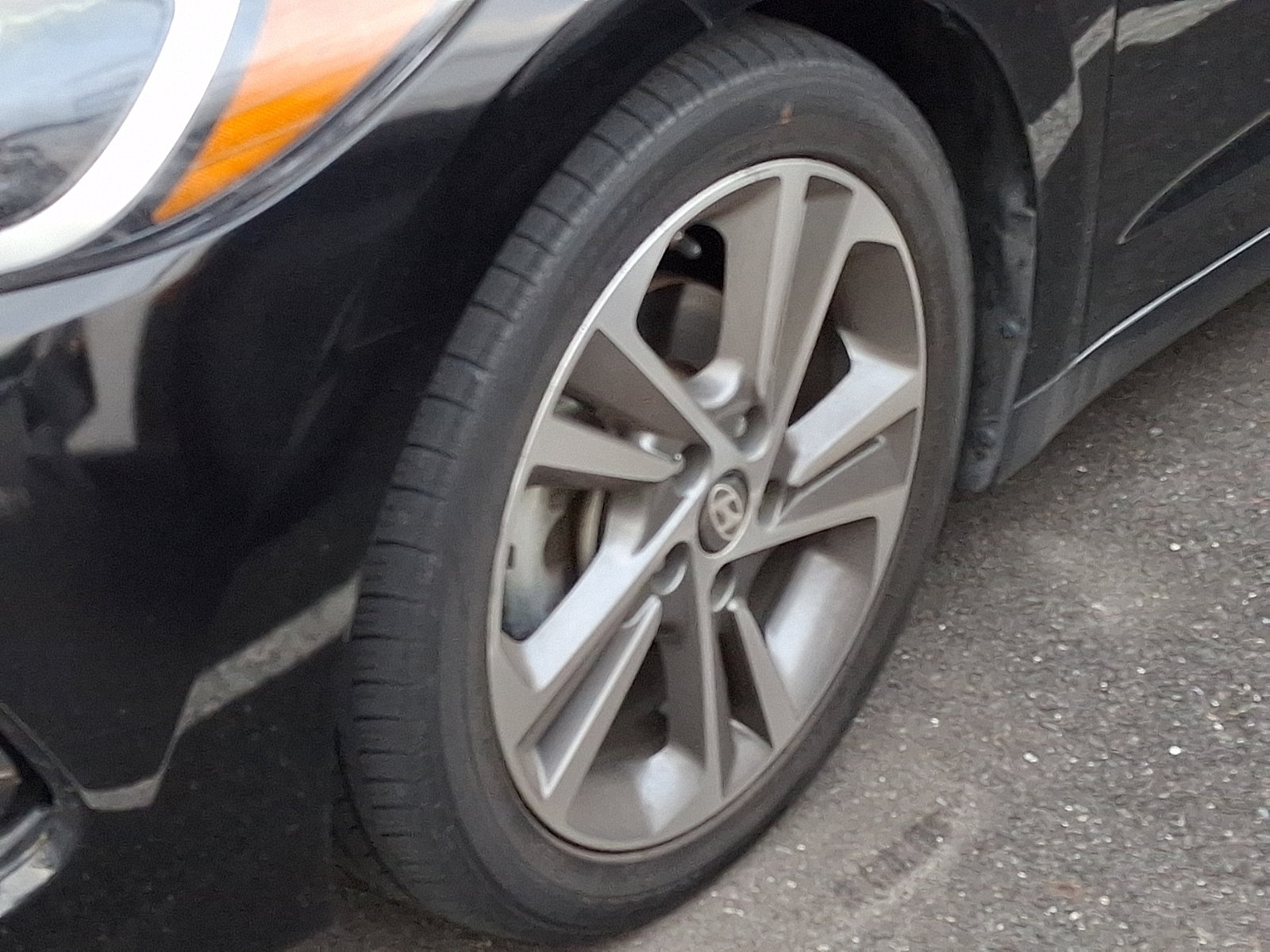 Used 2018 Hyundai Elantra Limited FWD image 10