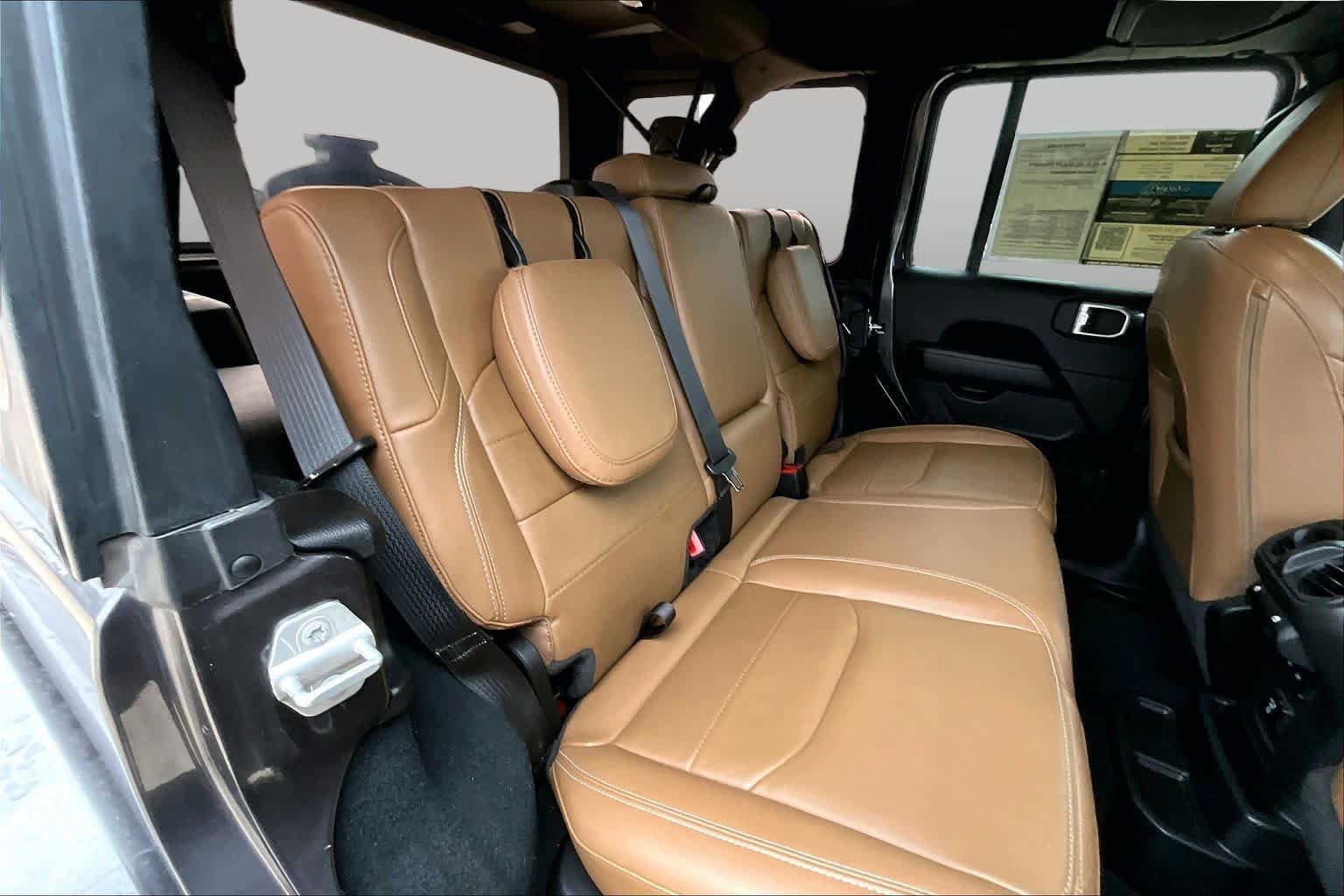 Used 2022 Jeep Wrangler Unlimited Sahara w/ Cold Weather Group AWD/4WD image 20