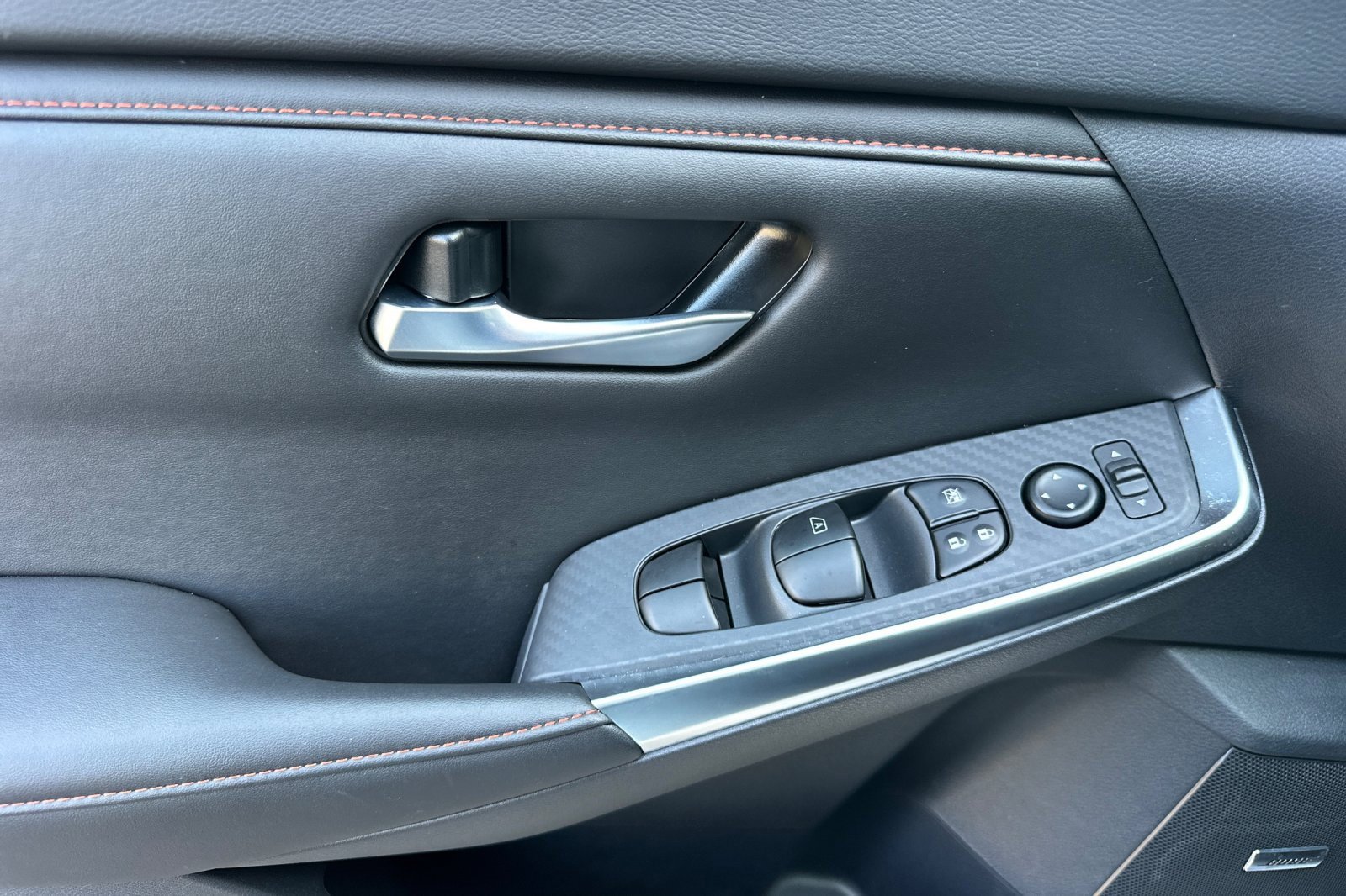 Used 2025 Nissan Sentra SR w/ SR Premium Package image 11