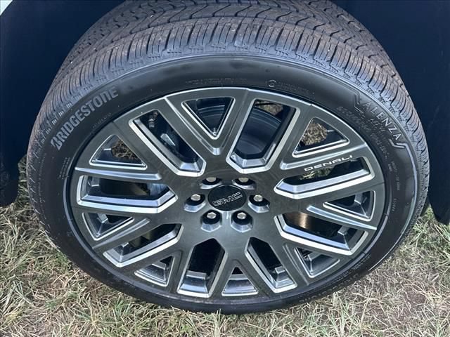 New 2026 GMC Yukon Denali Ultimate AWD/4WD image 16